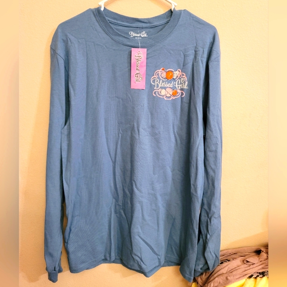 Long sleeve shirt. Ladies medium. New with tags.